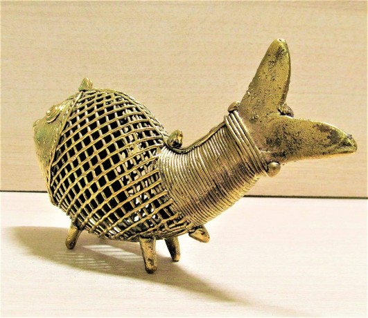 dhokra-metal-handcrafted-collectible-figurine-of-small-netted-golden-fish-for-home-decor-desk-decor-big-2